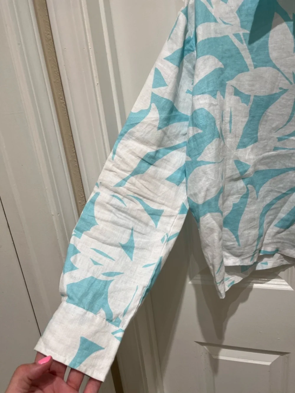 EUC Ann Taylor Turquoise and White Floral Button-Down Linen Shirt - Picture 2 of 7